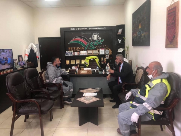وزير الحكم المحلي المهندس مجدي الصالح في زيارة تفقدية لبلدية بيتونيا
