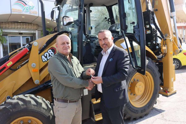 في اطـار التعـاون اللامركزي الفلسطينـي - الفرنسـي ، رئيس بلدية بيتونيـا الســيد محمد الطاهر "ابو الأسـد"