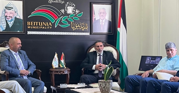 رئيس البلدية السيد ضياء قرط يستقبل وفدا من اتحاد المقاولين الفلسطينيين