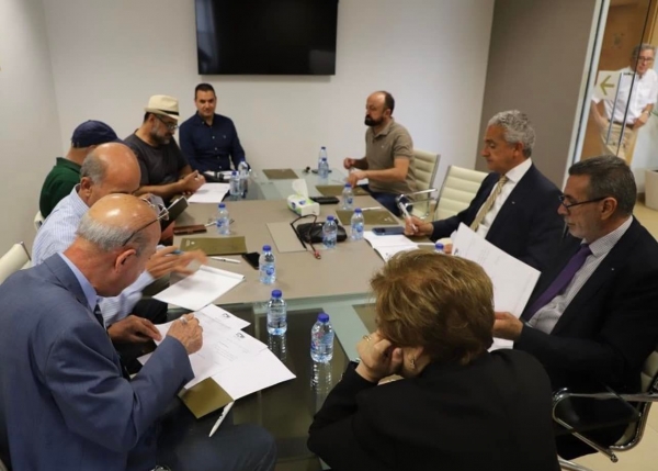رئيس بلدية بيتونيا الحاج ضياء قرط خلال المشاركة في اجتماع لجنة متحف ياسر عرفات