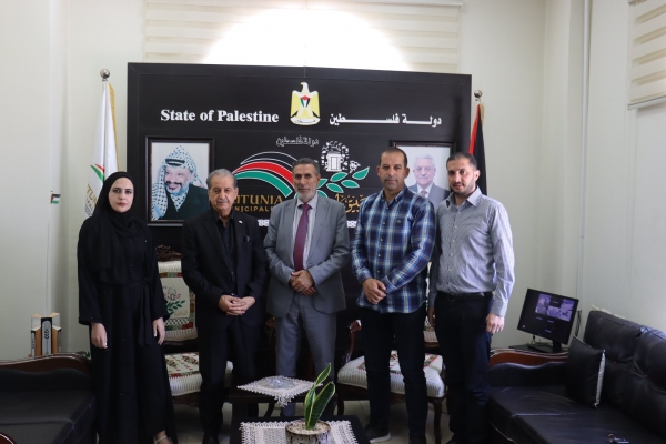 رئيس البلديــة يبحث مع السيد محمد جوهر رئيس جمعية الصداقة الفلسطينية التُركية